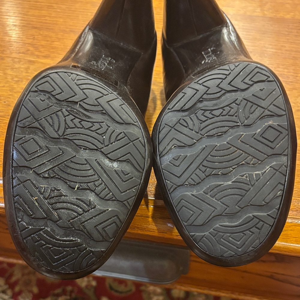 Clarks Women's Dark Brown Heels - Picture 7 of 15